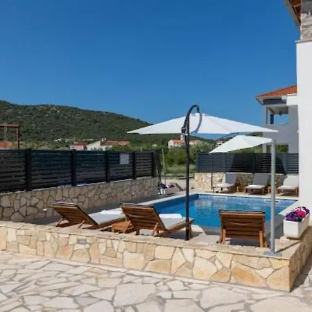 More - Garden Shower Vinišće